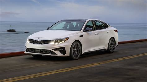 2019 Kia Optima SX Turbo First Test: Life in the Middle Lane