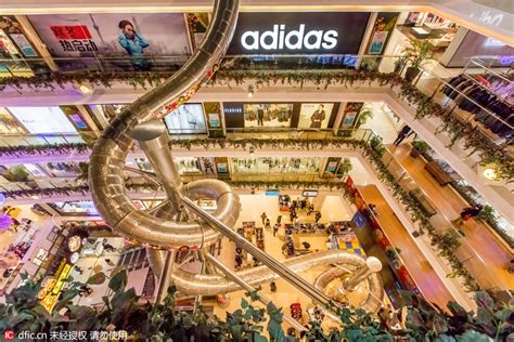 Spiral tube slide opens in Shanghai shopping mall[1]- Chinadaily.com.cn