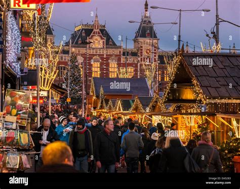 Amsterdam Christmas Market on the Damrak from the Central Station to the Dam Square. Rush hour ...