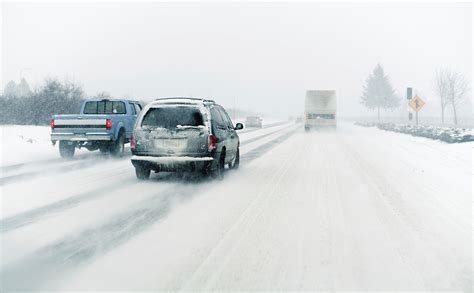 How to Drive on Snow and Icy Roads - Avoid Black Ice | CARFAX Canada | CARFAX Canada