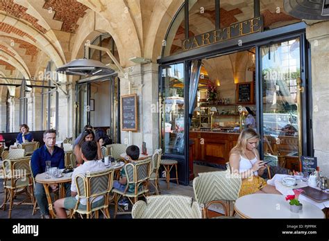 Carette paris restaurant hi-res stock photography and images - Alamy