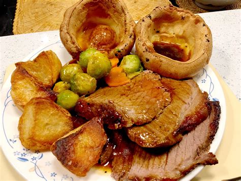 [Homemade] Roast Beef, Yorkshire Pudding, Roast Potatoes : r/food