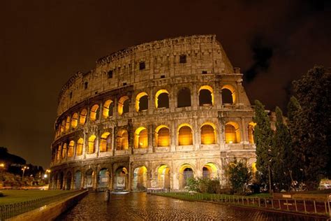 Rome by Night Walking Tour with Trevi Fountain and Colosseum 2024