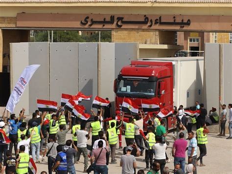 Egypt's border crossing opens to let desperately needed aid into Gaza ...