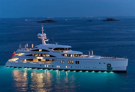 20 Luxury Yacht Charter Options for a Heavenly Getaway