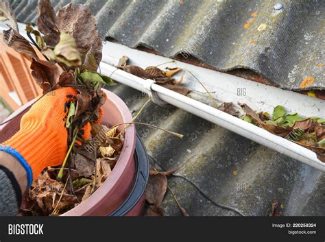 Rain Gutters Cleaning Image & Photo (Free Trial) | Bigstock