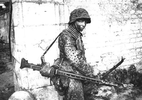 Hitler's Killer: Why the Nazis' MG42 Machine Gun Was Such a Threat ...