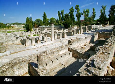 Roman ruins - Vaison-La-Romaine - Vaucluse - Provence - France Stock ...