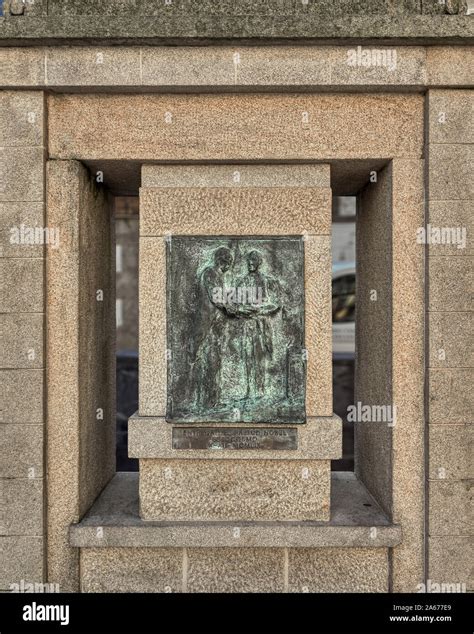 On the tourist route is the monument of the Nobel Prize in Physiology ...