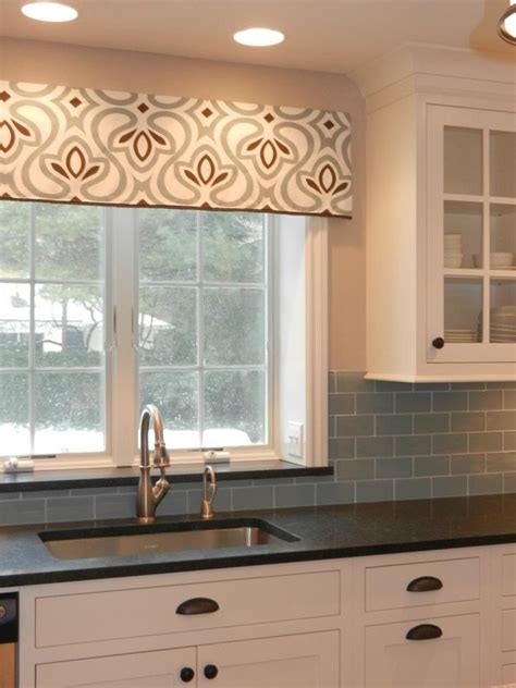 Cool Kitchen valances add color and character to your kitchen. Kitchen valances kitc… | Trendy ...