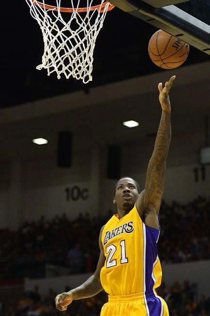 Los Angeles Lakers: Ed Davis Emerging In Preseason