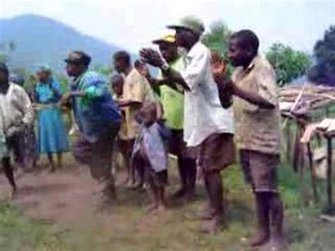 Pygmy People singing and dancing - YouTube