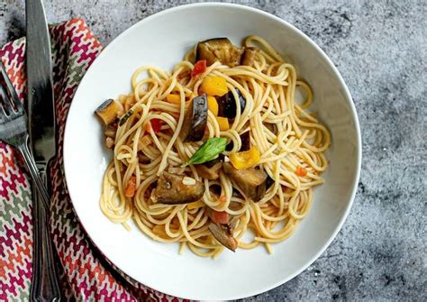 Tomato and aubergine pasta sauce Recipe by Mireya González - Cookpad