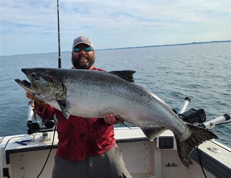 39-pound salmon caught in Lake Michigan! (Muskegon, MI) - JobbieCrew.com