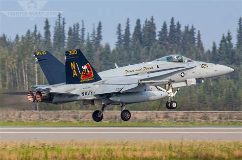 Last Legacy Hornet Departs NAS Lemoore! | Fighter Sweep