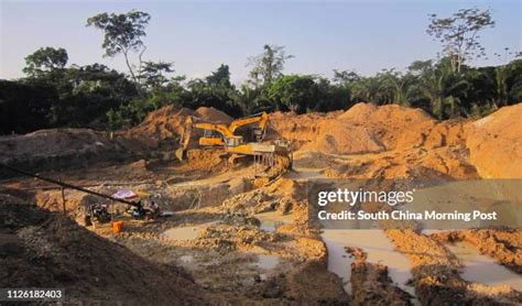 21 Obuasi Gold Mine Stock Photos, High-Res Pictures, and Images - Getty ...