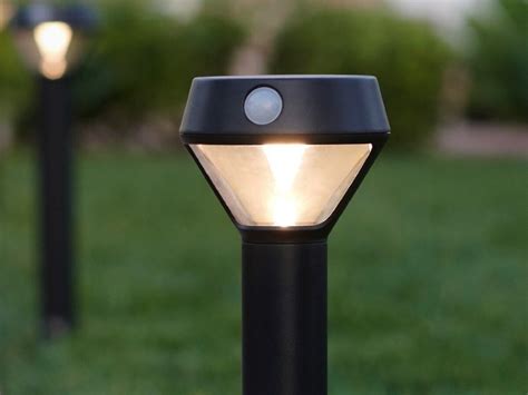 Ring Solar Pathlight emits 80 lumens of solar-powered light when motion is detected » Gadget Flow