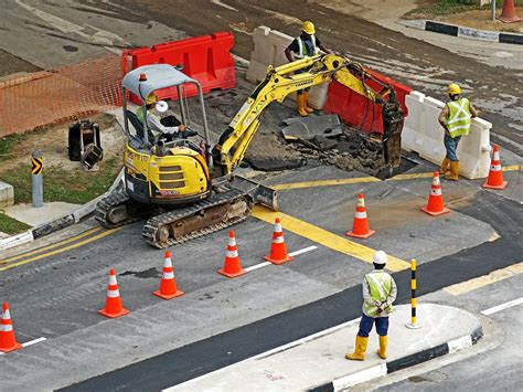 Underground Utility Locator Safety Practices - Quinn Equipment Construction Solutions