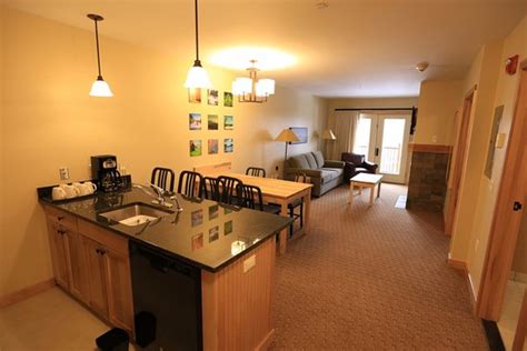 BURKE MOUNTAIN HOTEL & CONFERENCE CENTER $129 ($̶2̶2̶4̶) - Updated 2018 ...