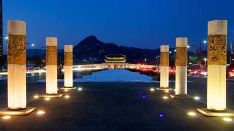 Gwanghwamun Plaza and Gwanghwamun Gate at night. | Robert Koehler Travel Photography