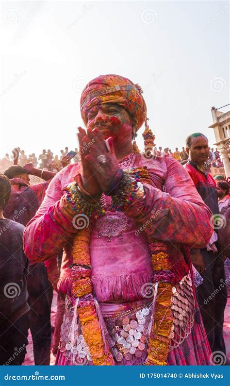 Mathura holi festival editorial image. Image of crowd - 175014740