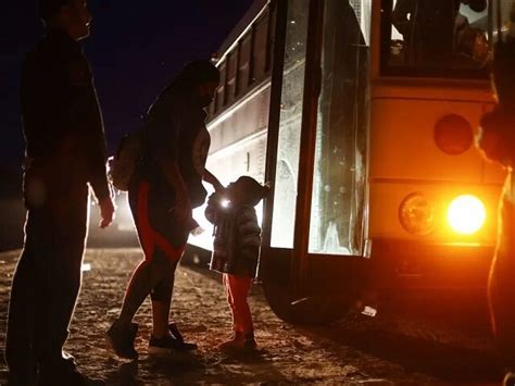 El Paso Halts Migrant Buses to NYC, Chicago Until FEMA Sends Money