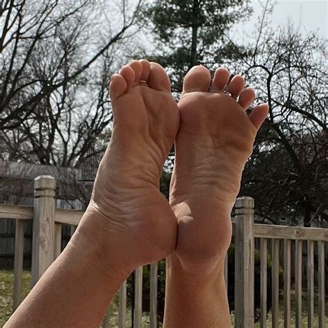 Outdoor Yoga, Yoga Poses, Bella, Feet, Awesome, Instagram