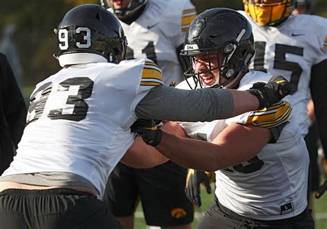 PHOTOS: Iowa Football Practice – 10.2.20 – University of Iowa Athletics