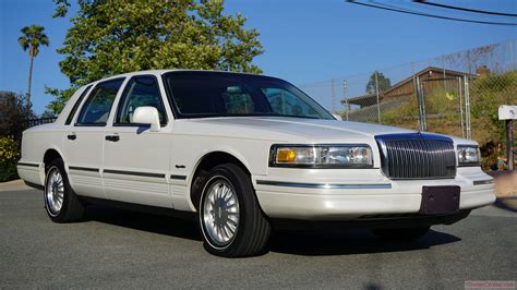 Lincoln Town Car II 1989 - 1997 Sedan :: OUTSTANDING CARS