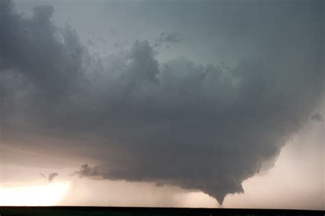 A ‘dry line’ is triggering severe weather in the Plains. Here’s what ...