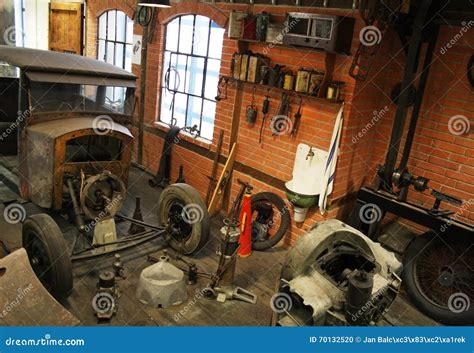 Vintage garage inside editorial image. Image of veteran - 70132520