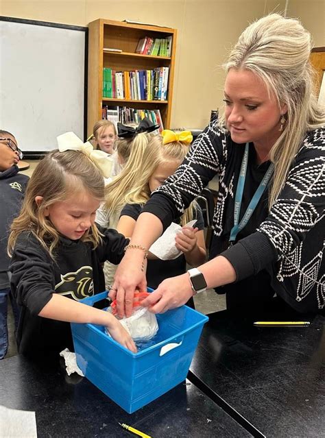 Canton Academy Kinders learn about polar bears