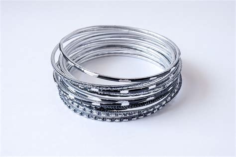 A Simple Guide To Selecting Silver Bangles For Women - Luxe Beat Magazine