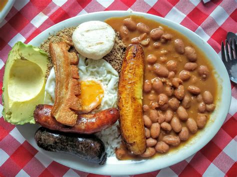 Bandeja Paisa, popular meal in Colombian cuisine [OC] [2496x1872] • /r ...