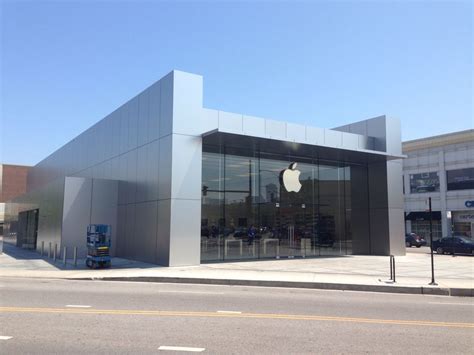 Apple Store, Lincoln Park | Lincoln park, Apple store, Eyewear display