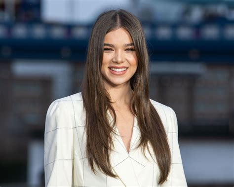 Hailee Steinfeld - "Bumblebee" Photocall in London • CelebMafia