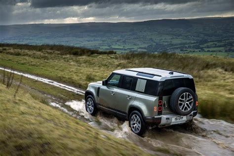 Land Rover Defender plug-in hybrid shown - car and motoring news by CompleteCar.ie