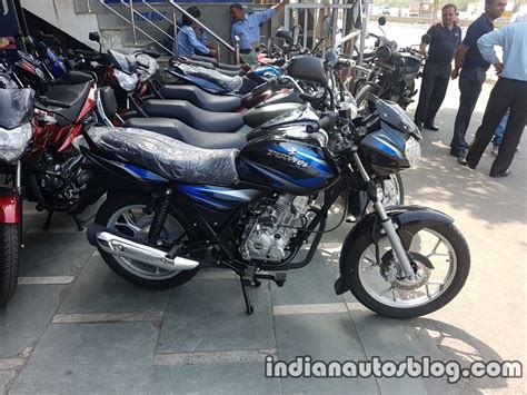 2017 Bajaj Discover 125 BSIV reaches dealership side