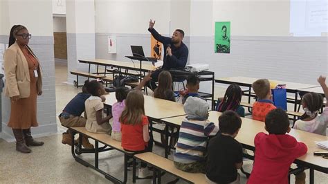 Reading with Robert: 7News visits Langley Elementary School in NE DC