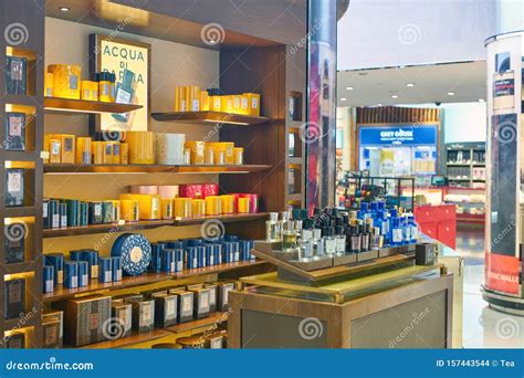 Duty Free editorial stock image. Image of choice, luxury - 157443544