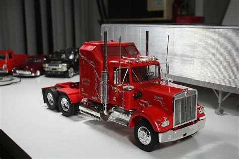 Kenworth W900 -- Plastic Model Truck Kit -- 1/25 Scale -- #851507 pictures by Lew R ( Largo, Fl )