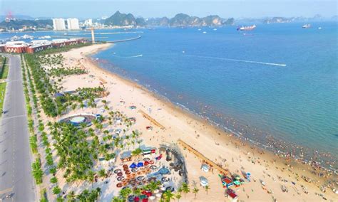 Quang Ninh beaches lure tourists with romantic summer vibes - Quang Ninh Online