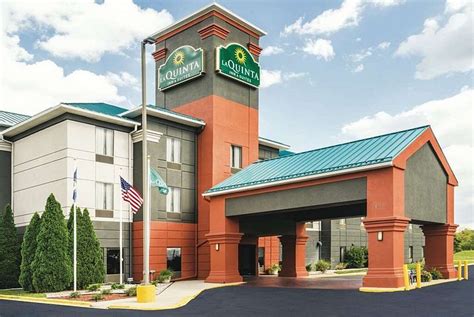 LA QUINTA INN & SUITES BY WYNDHAM LOUISVILLE - Prices & Hotel Reviews (KY)