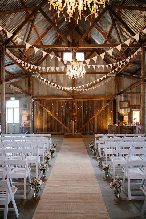 40 DIY Barn Wedding Ideas For A Country-Flavored Celebration