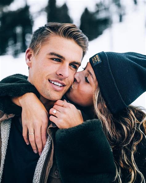 Winter Couple Pictures, Winter Engagement Pictures, Engagement Photo ...