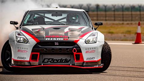 Nissan GT-R Nismo breaks drifting world record - Photos (1 of 3)