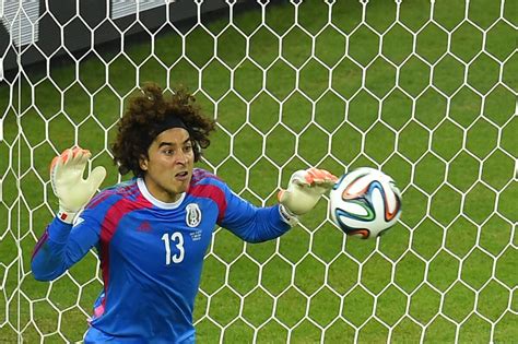 Goalie Guillermo Ochoa becomes an instant hero in Mexico - Los Angeles ...