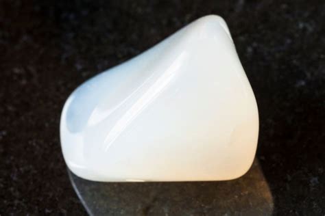 White Agate: Meaning, Properties, Benefits You Should Know