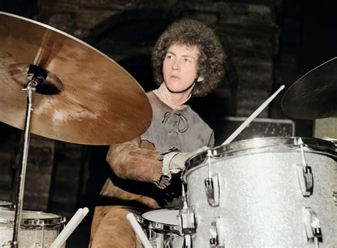 Mitch Mitchell's outrageous drum solo with Jimi Hendrix, 1969