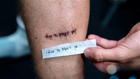 Niall Horan tattoos "Nice To Melt Ya" on Roman Kemp's leg - Capital